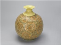 雕釉黃底菊花紋瓶藏品圖，第2張
